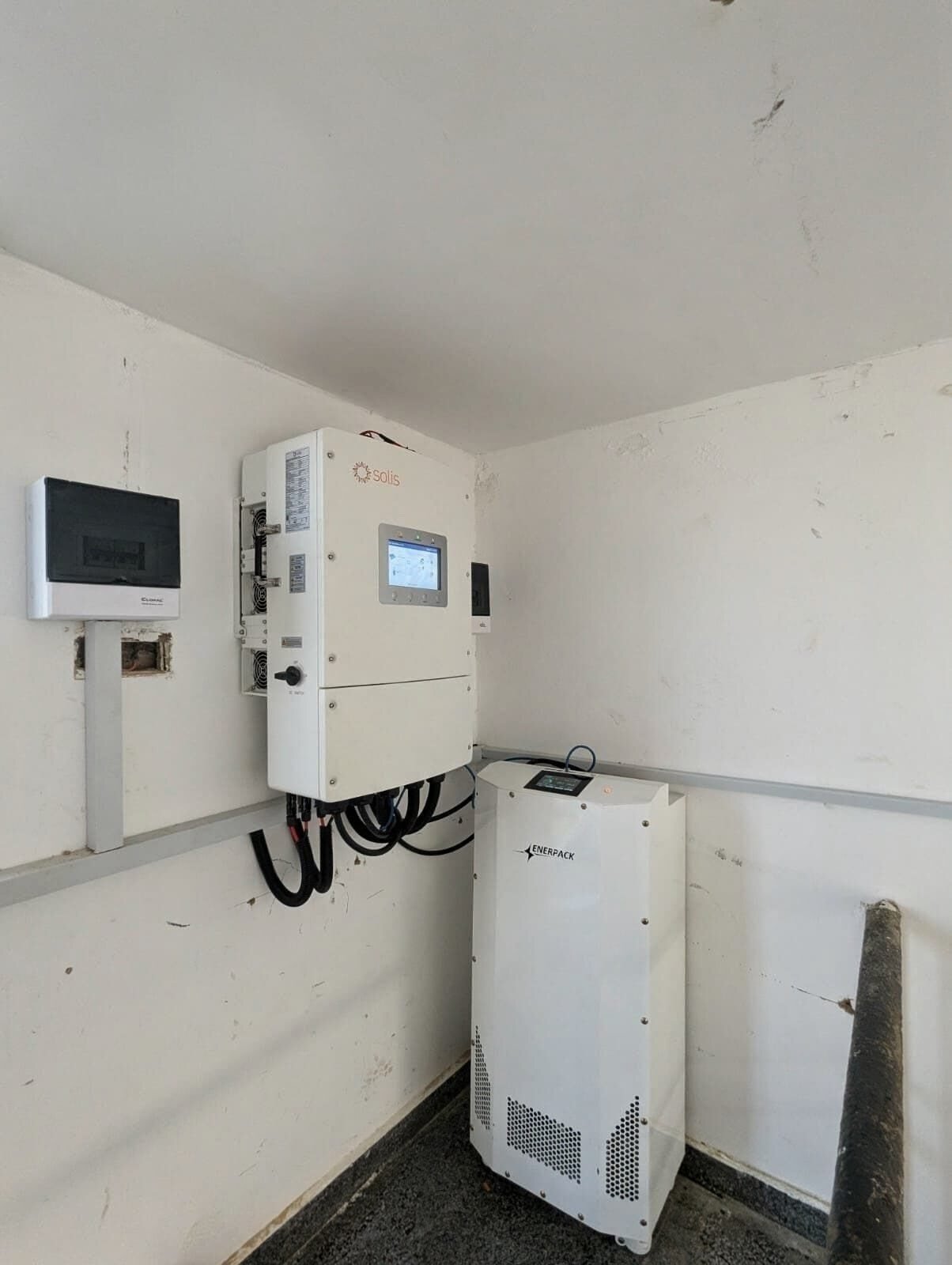 Hybrid inverter with lithium battery storage